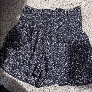 Free People Shorts Womens Medium Gray‎ Black Leopard Print Movement The Way Home